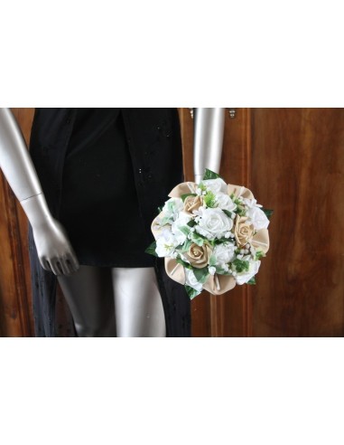 Bouquet de mariée blanc et beige clair arums et roses
