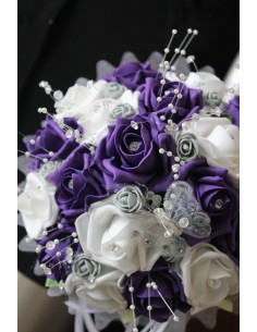 Bouquet de mariée Rond thème violet avec plumes et perles 2