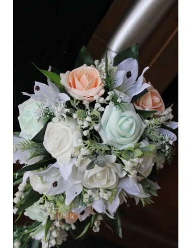Bouquet de mariée tombant couleur blanc, pêche et vert d'eau