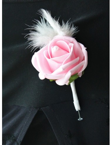 Boutonnière pour Mariage rose clair plumes