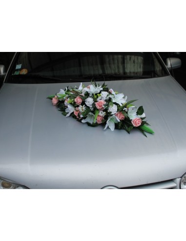Bouquet de voiture de mariage avec roses et lys blanc et saumon