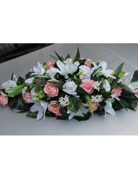 Bouquet de voiture de mariage avec roses et lys blanc et saumon