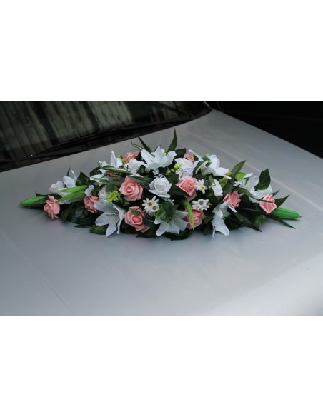 Bouquet de voiture de mariage avec roses et lys blanc et saumon
