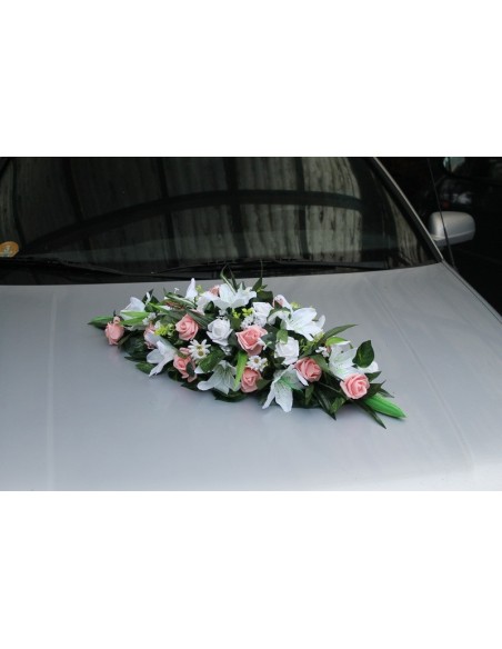 Bouquet de voiture de mariage avec roses et lys blanc et saumon