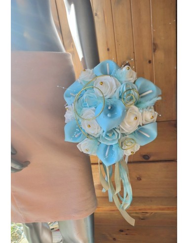 Bouquet Mariée Rond roses et arums bleu ciel et or