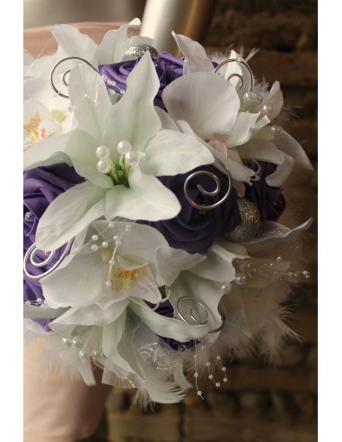 Bouquet de mariée couleur blanc et prune avec des plumes