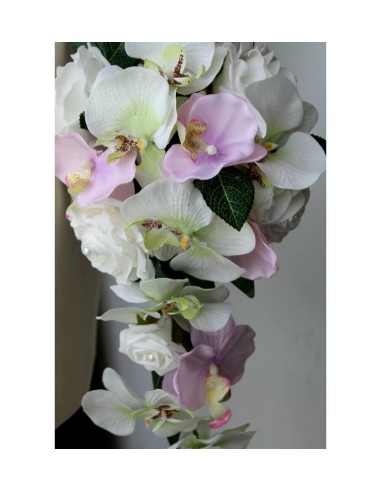 Bouquet mariage cascade ivoire et rose tendre avec roses, perles...