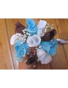 Bouquet demoiselle d'honneur avec roses bleues, blanches, marron