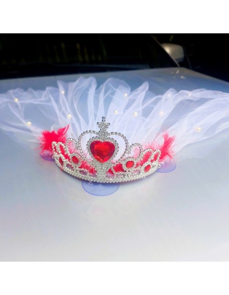 Composition florale voiture de mariage thème blanc, vert et rouge