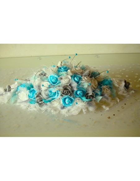 Bouquet de mariée et composition florale centre de table bleu, blanc et gris