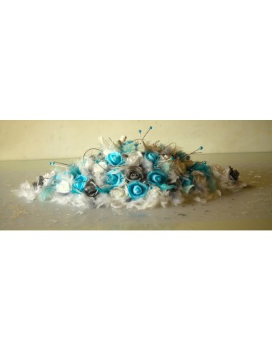 Bouquet de mariée et composition florale centre de table bleu, blanc et gris