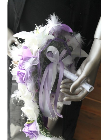 Compositions florales pour mariage ivoire et parme