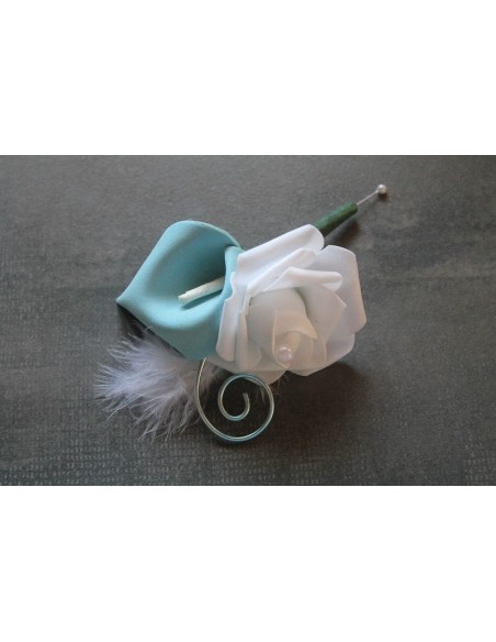 Bouquet Mariée Rond roses et arums bleu ciel