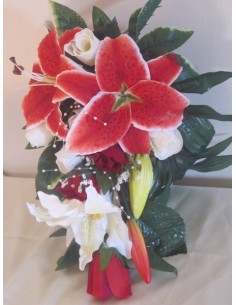 Bouquet de Mariée Tombant avec de gros Lys et roses 2