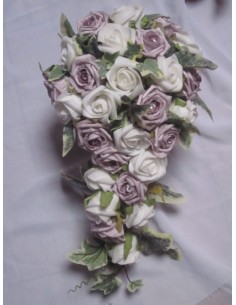 Bouquet de Mariage "Chloe" fait avec des roses, feuilles et diamants