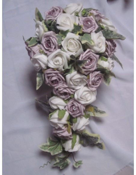 Bouquet de Mariage "Chloe" fait avec des roses, feuilles et diamants