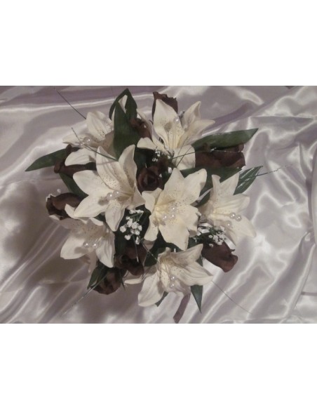 Bouquet Mariée Rond "camille" avec des lys, roses, perles et feuilles