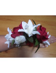 Bracelet de Fleurs pour Mariage fait avec des roses, lys et des perles