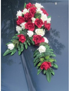 Décoration de voiture pour mariage thème rouge et bordeaux