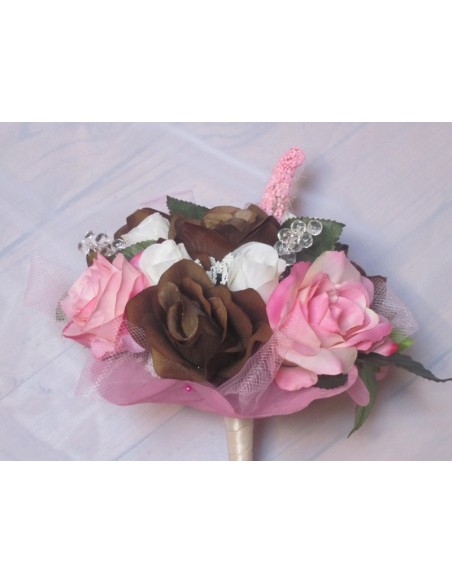Bouquet Mariée Rond fait avec des roses chocolat, des perles et du tulle