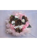 Bouquet Mariée Rond fait avec des Roses Chocolat et des Plumes