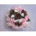 Bouquet Mariée Rond fait avec des Roses Chocolat et des Plumes