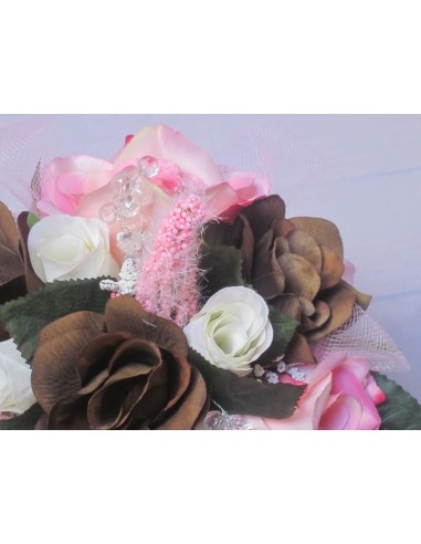 Bouquet Mariée Rond fait avec des Roses Chocolat et des Plumes