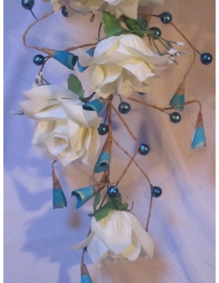 Bouquet Mariage Cascade Coup de cœur thème blanc, turquoise  Bouquet Mariage Cascade Coup de cœur thème blanc, turquoise