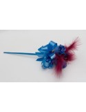 Bouquet demoiselle d\'honneur fait avec des roses et plumes