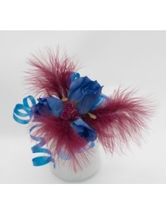 Bouquet demoiselle d'honneur fait avec des roses et plumes 2
