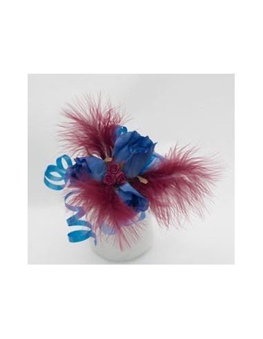 Bouquet demoiselle d'honneur fait avec des roses et plumes