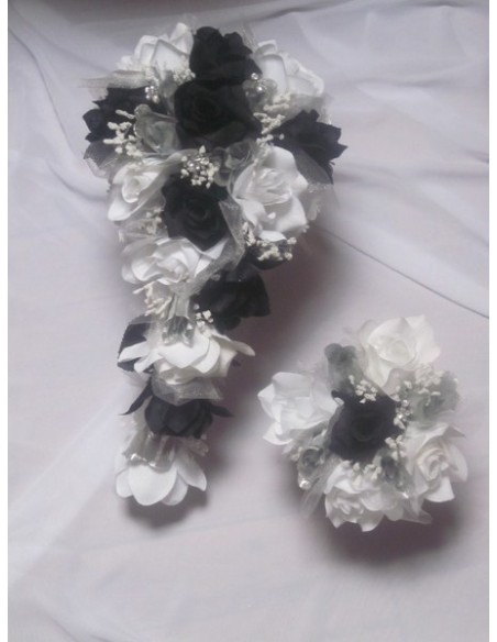 Bouquet de Mariage Cascade couleurs: noir argent, roses, strass Bouquet de Mariage Cascade couleurs: noir argent, roses, strass