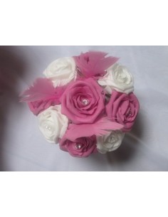 Bouquet demoiselle d'honneur avec des roses, plumes et diamants