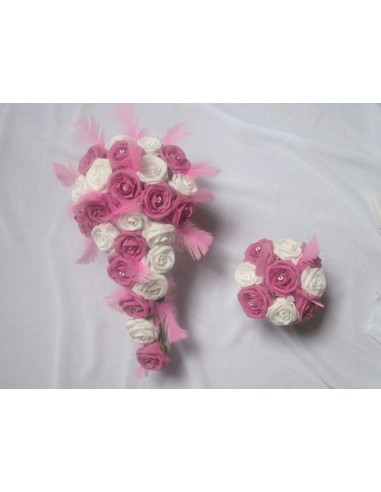 Bouquet demoiselle d'honneur avec des roses, plumes et diamants