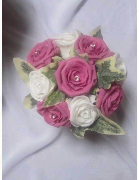 Bouquet demoiselle d'honneur fuchsia avec des roses diamentées