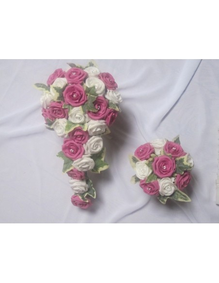 Bouquet demoiselle d'honneur fuchsia avec des roses diamentées