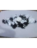 Décoration pour voiture de mariee faite avec des roses et orchidées