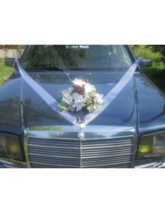 Décoration de la voiture de mariée avec des roses,choix des couleurs!