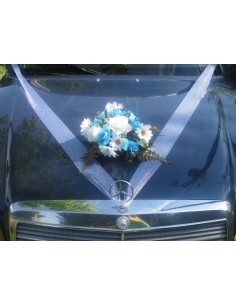 Décoration de voiture de mariée thème roses, marguerites turquoise