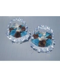 Panier de fleurs pour mariage fait avec des roses et colombes 2