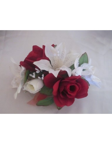 Décoration table mariage thème bordeaux avec Lys et Roses