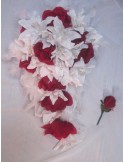 Bouquet de fleurs de Mariée Cascade thème Roses Passion 