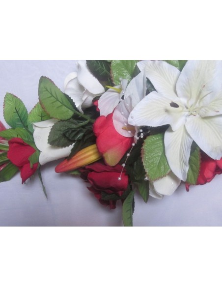 Belle Composition de voiture de mariage composée de LYS et roses