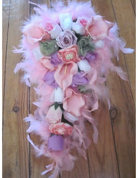 Bouquet de fleurs de la Mariee forme Cascade thème Parme et Rose