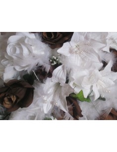 Décoration mariage splendide avec belles roses, lys, plumes 2