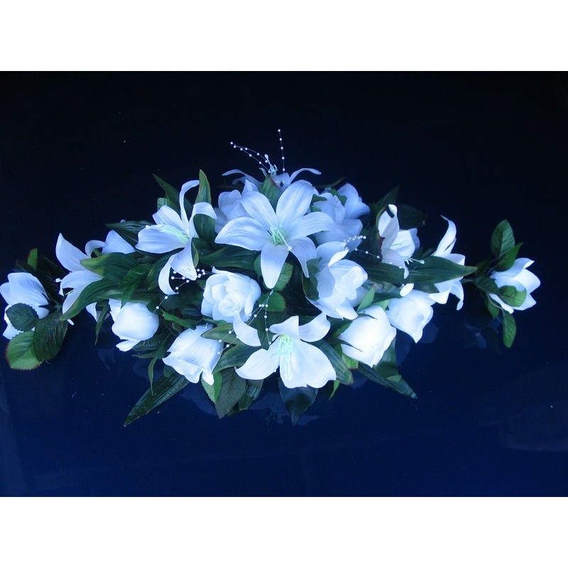 Decoration mariage pour table avec des fleurs blanches