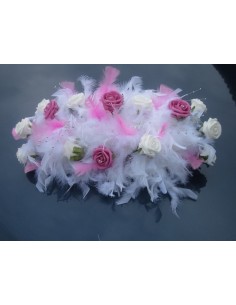 Décoration mariage pour tables avec diamants et plumes fuchsia