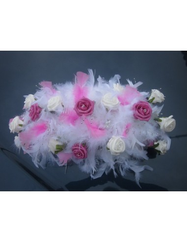 Décoration mariage pour tables avec diamants et plumes fuchsia