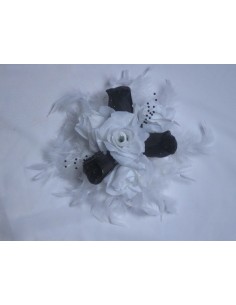 Décoration de table pour mariage avec des plumes et des roses