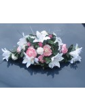 Décoration mariage pour les tables avec des lys et renoncules